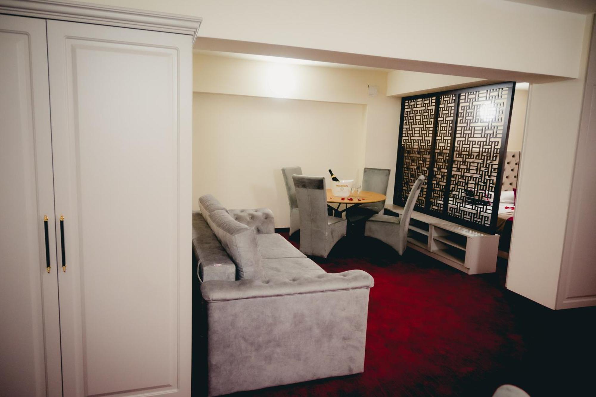 Hotel Valahia ترجوفيشت المظهر الخارجي الصورة